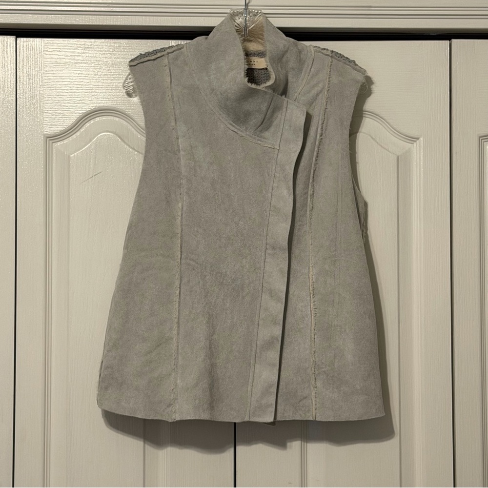 Momni Vest